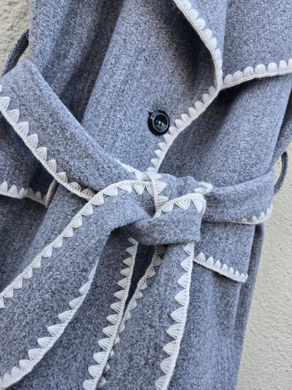 New Collection Gray Sleeveless Vest with White Trim - Picture 3 of 9